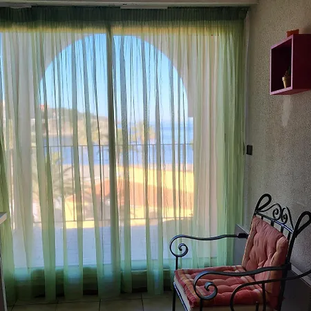 Daire F2 Centre Front De Vue Baie Parking Privatif *